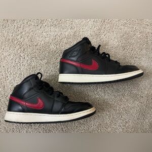 Nike Air Jordan 1 retro mid red & black size 6.5 youth 7 women  sneakers casual